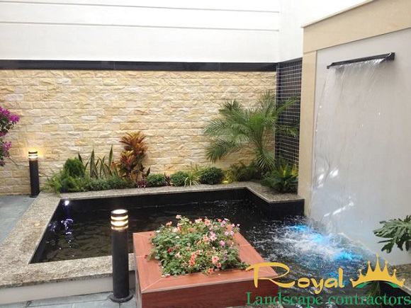 Tiểu cảnh hồ nước mang phong hiện đại cho sân vườn