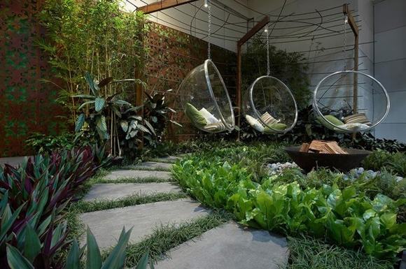 Việc lựa chọn và sắp xếp các chi tiết tạo nên phong cách riêng cho khu vườn.