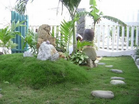 Sự điểm xuyết của đá làm khu sân vườn độc đáo hơn