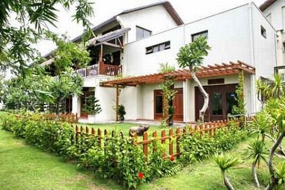 Sân vườn đẹp với cây trồng hợp phong thủy
