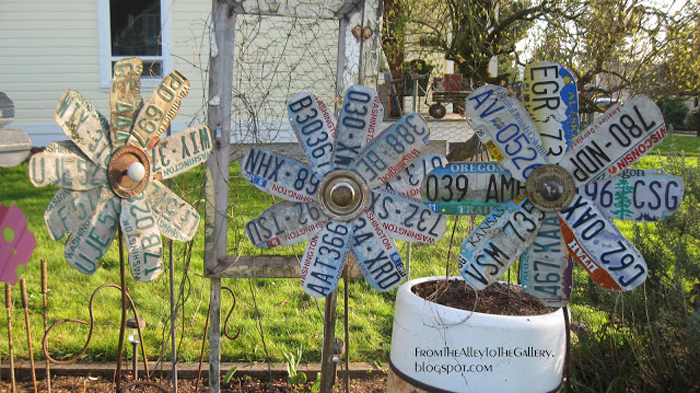 lam-hoa-tu-vat-lieu-cu