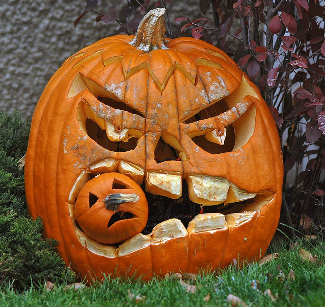 trang-tri-san-vuon-ngay-halloween